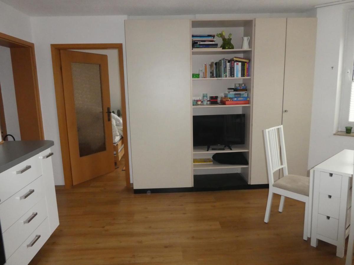 Gaeste-Und Ferienwohnung Magdeburg Alt-Olvenstedt, Zwei Schlafzimmer, Treppenlift, Ruhige Lage, Naehe Klinikum Und Abfahrten A 2 Und A 14 Bagian luar foto
