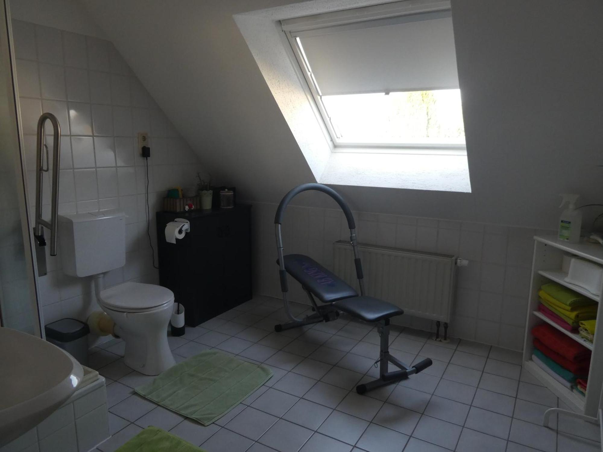 Gaeste-Und Ferienwohnung Magdeburg Alt-Olvenstedt, Zwei Schlafzimmer, Treppenlift, Ruhige Lage, Naehe Klinikum Und Abfahrten A 2 Und A 14 Bagian luar foto