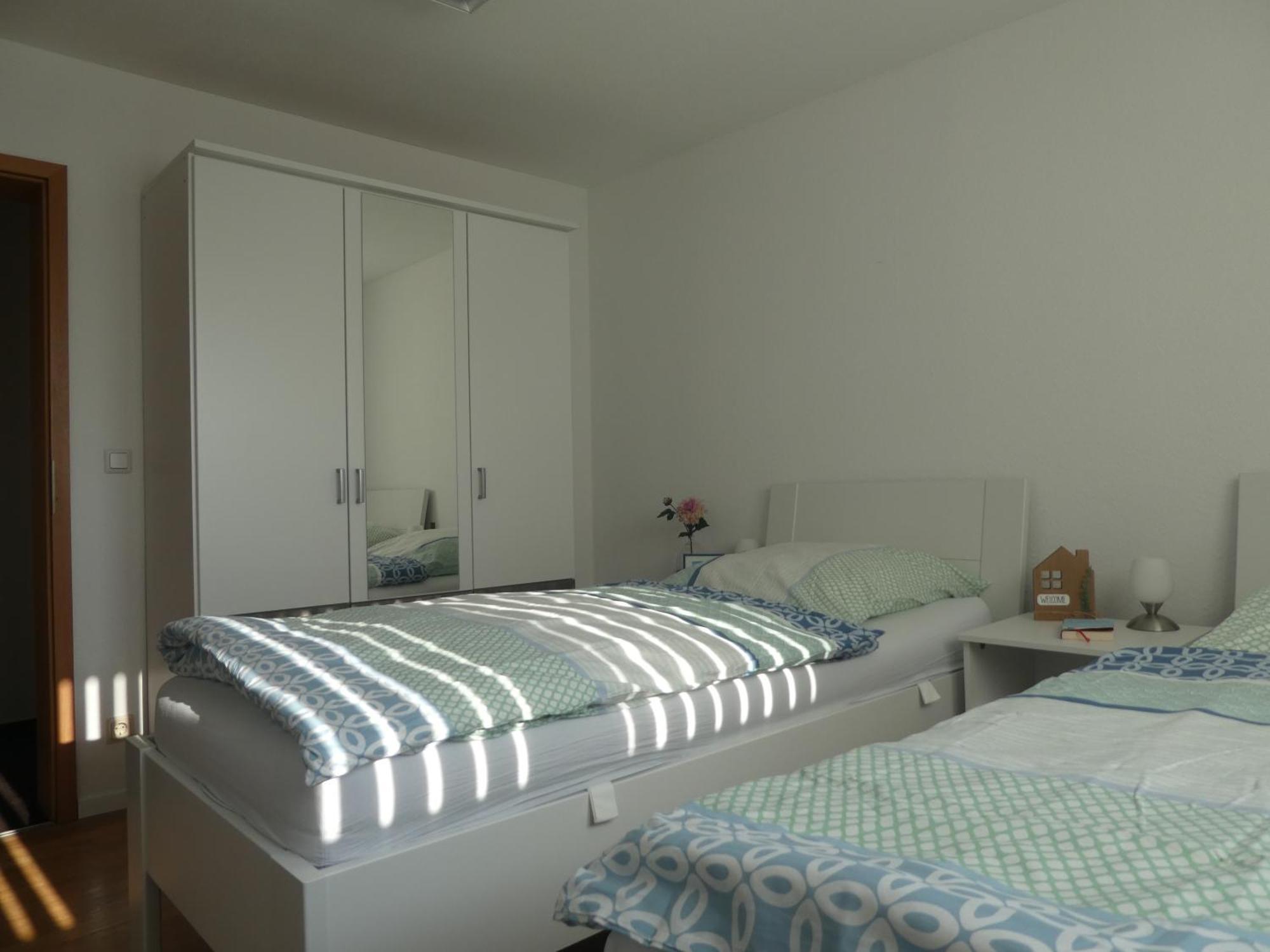 Gaeste-Und Ferienwohnung Magdeburg Alt-Olvenstedt, Zwei Schlafzimmer, Treppenlift, Ruhige Lage, Naehe Klinikum Und Abfahrten A 2 Und A 14 Bagian luar foto