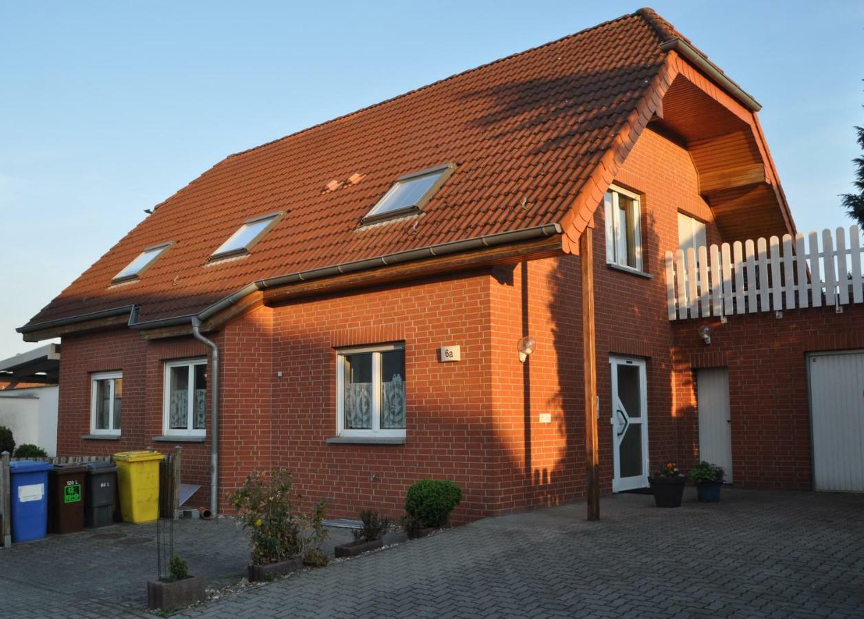 Gaeste-Und Ferienwohnung Magdeburg Alt-Olvenstedt, Zwei Schlafzimmer, Treppenlift, Ruhige Lage, Naehe Klinikum Und Abfahrten A 2 Und A 14 Bagian luar foto