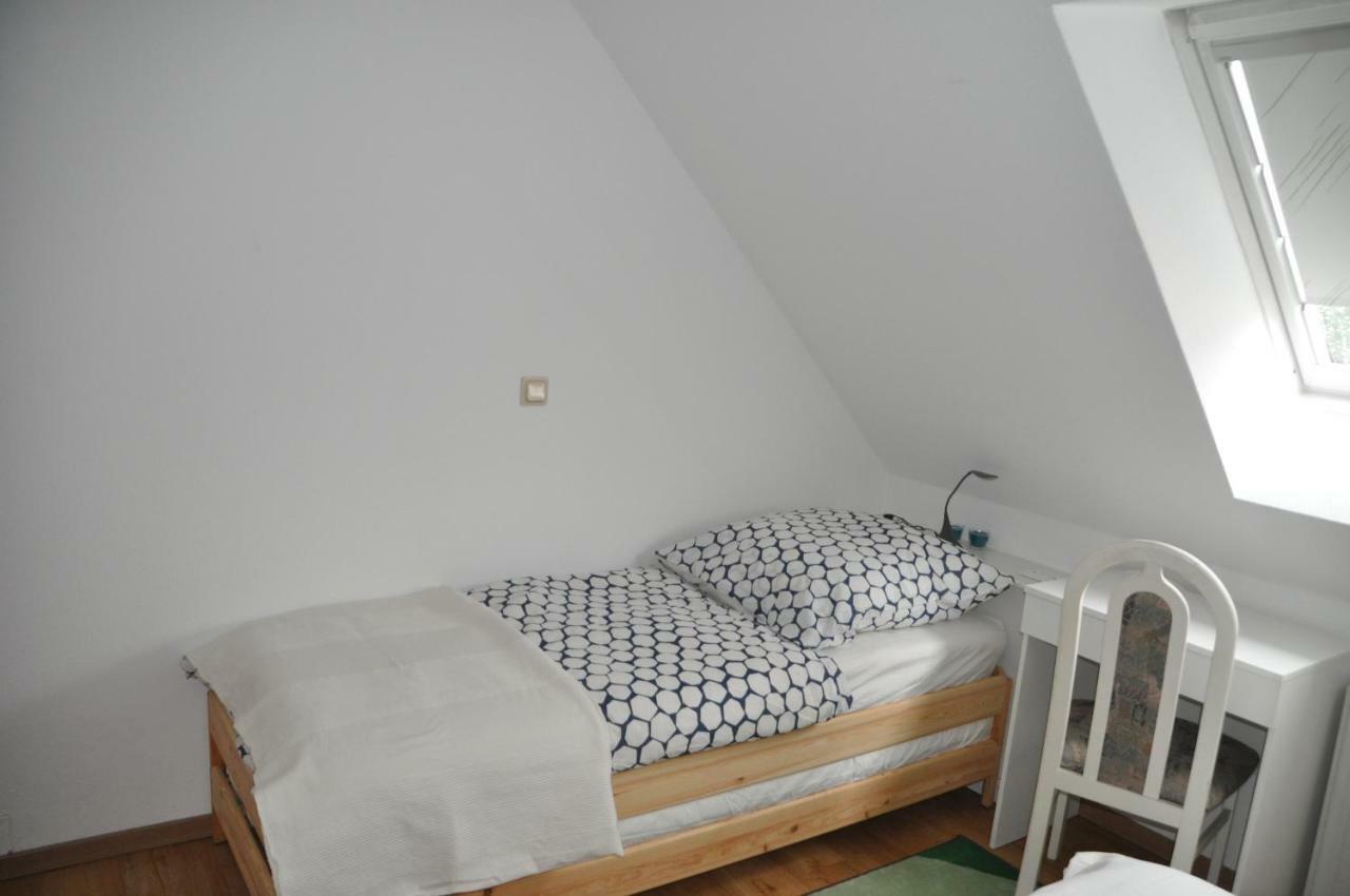 Gaeste-Und Ferienwohnung Magdeburg Alt-Olvenstedt, Zwei Schlafzimmer, Treppenlift, Ruhige Lage, Naehe Klinikum Und Abfahrten A 2 Und A 14 Bagian luar foto